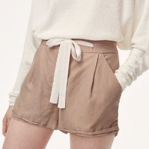 Aritzia Allegra Short in Nutmeg